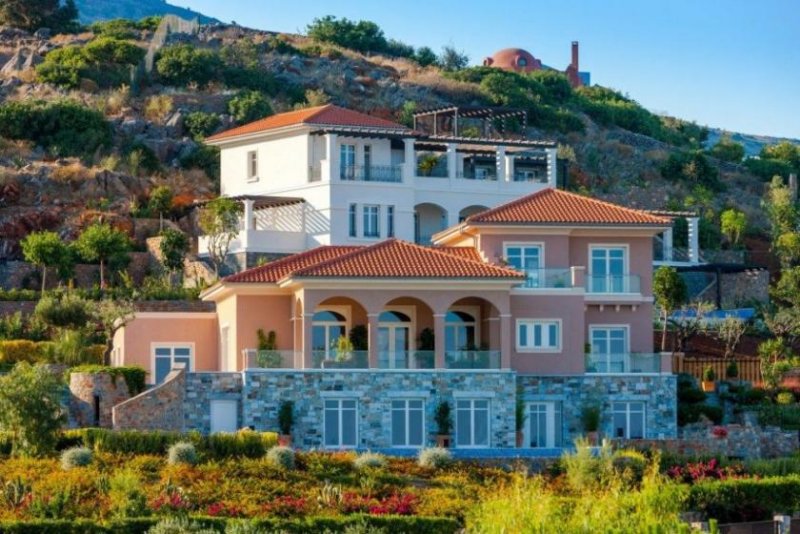 Schisma Eloundas Luxusvilla am Meer mit fünf Schlafzimmern, Pool, Privatstrand, 5-Sterne-Hotelservice Haus kaufen